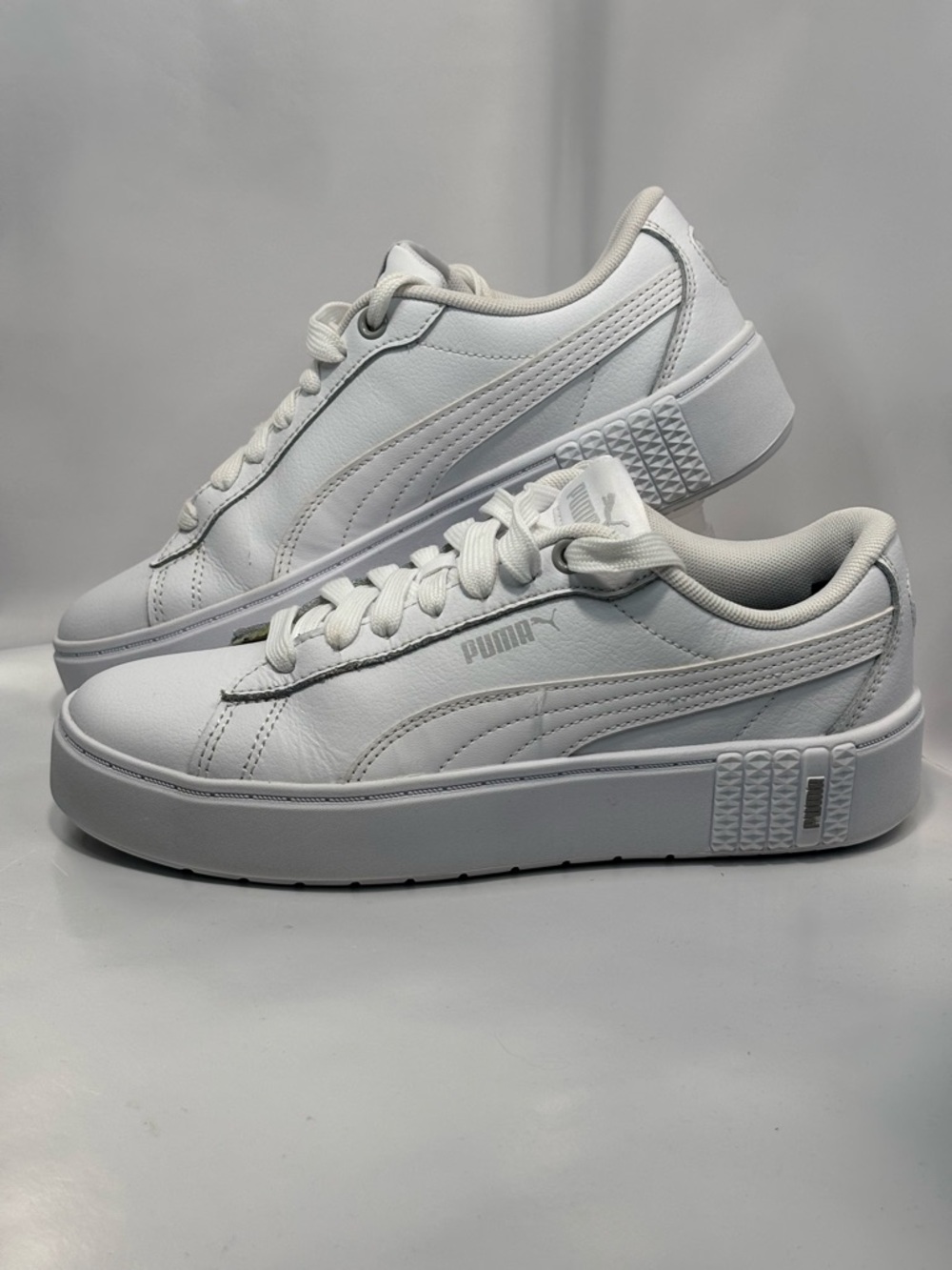 Puma Women's Size US 7 Smash Platform V2 White Walking Leather Shoes Sneaker